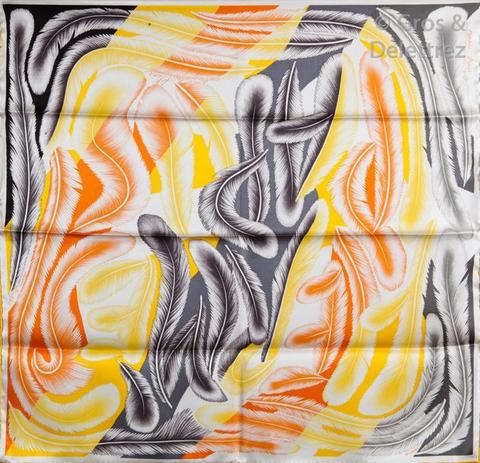 A variation of the Hermès scarf `À la plume` first edited in 2015 by `Florence Manlik`